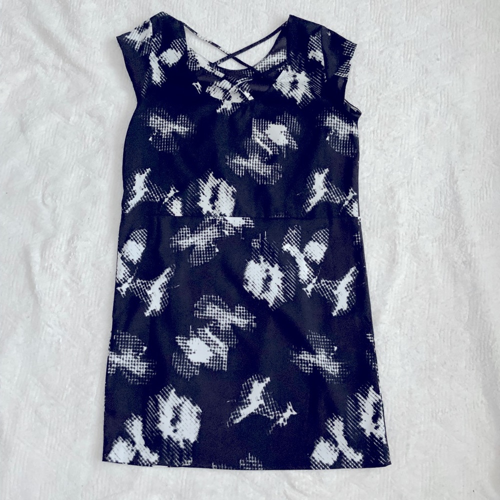 Beautiful Abstract Dress. - Picture 2 of 6
